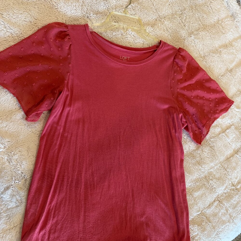 Loft Coral Short Sleeve T Shirt With Fluted Sleeves Size M